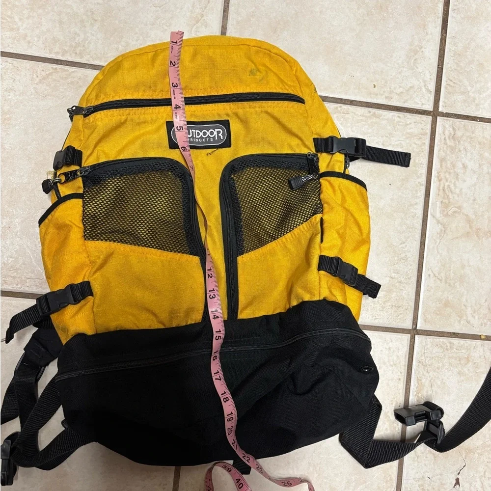 VTG Outdoor Product backpack yellow black hiking outdoors